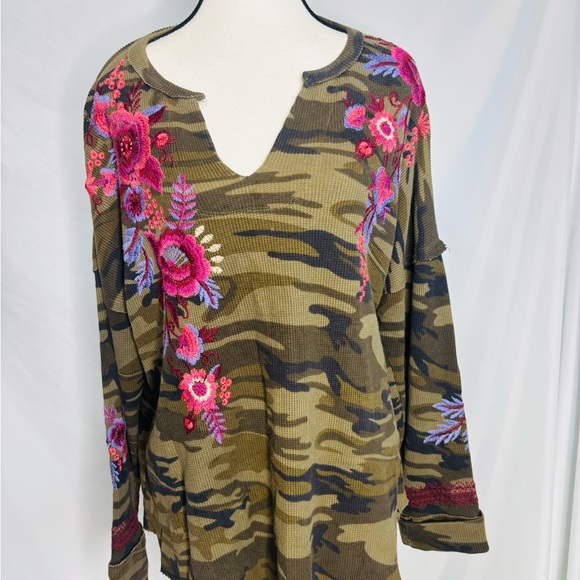 Johnny Was Marcella Floral Camo Top - Picture 4 of 9